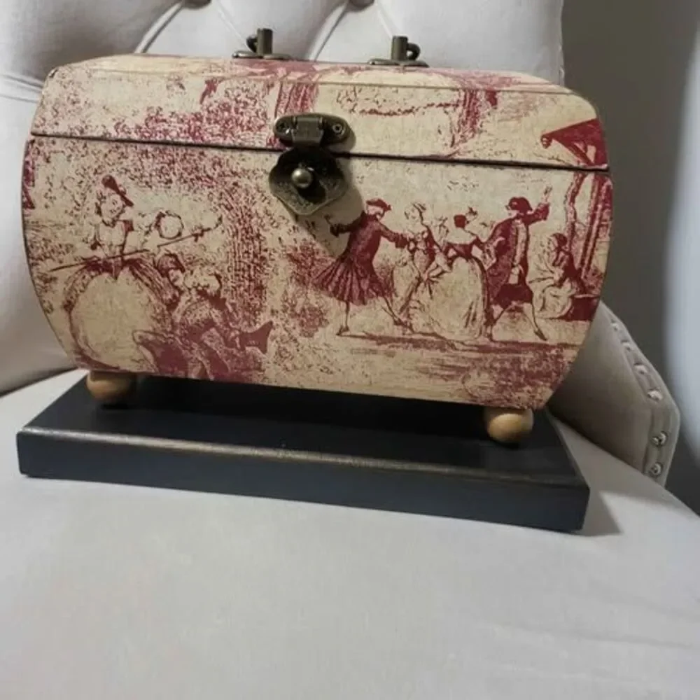 Vintage Decorative Wooden Keepsake Chest / Treasure Box